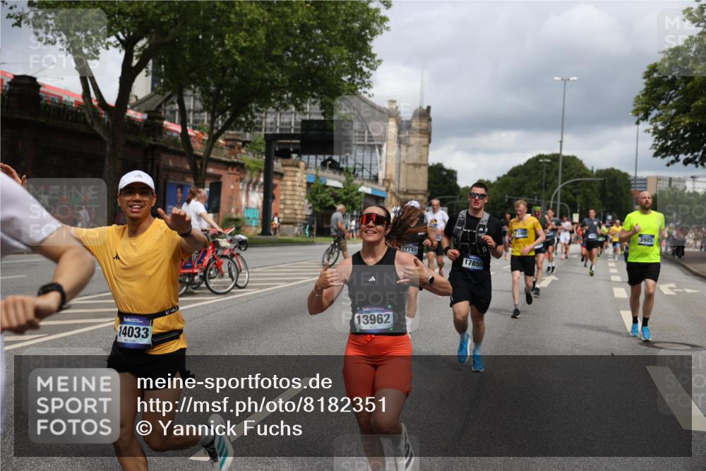 29.06.2025 - hella hamburg halbmarathon Yannick Fuchs http://msf.ph/oto/8182351 29.06.2025 10:43:12 20KM 1094, 1381, 1452, 1892, 2260, 3985, 4183, 4185, 4847, 4890, 5705, 6389, 7067, 8302, 8821, 9213, 9348, 9649, 9661, 9770, 10053, 10184, 10859, 10860, 11451, 11579, 11679, 11779, 12094, 12421, 12533, 12534, 12690, 13009, 13183, 13269, 13450, 13962, 14033, 15384, 15422, 15784, 15857, 15894, 16369, 16592, 16627, 17173, 17395, 17632, 17745, 17855, 17982, 18598, 18873, 18887 meine-sportfotos.de