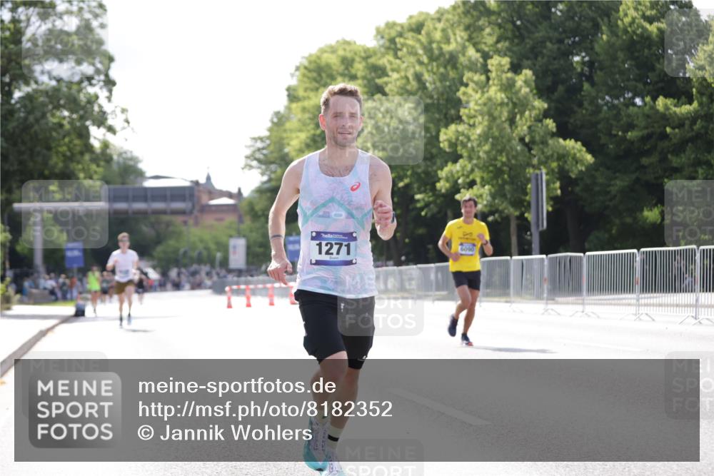 29.06.2025 - hella hamburg halbmarathon Jannik Wohlers http://msf.ph/oto/8182352 29.06.2025 09:42:53 Lombardsbrücke 1271, 4338, 5301, 6090, 9097, 9385, 9565, 9767, 10867, 11994, 12341, 13374, 14728, 14757, 15483, 15671, 18037, 18328, 18693, 18695, 18989 meine-sportfotos.de