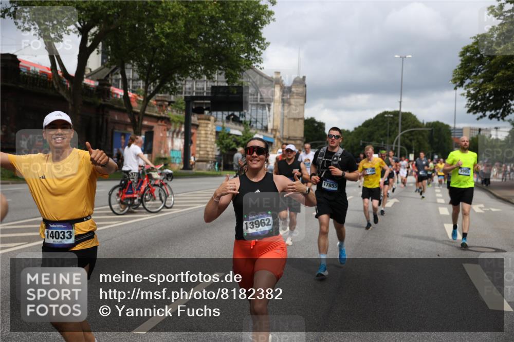 29.06.2025 - hella hamburg halbmarathon Yannick Fuchs http://msf.ph/oto/8182382 29.06.2025 10:43:12 20KM 1094, 1381, 1452, 1892, 2260, 3985, 4183, 4185, 4847, 4890, 5705, 6389, 7067, 8302, 8821, 9213, 9348, 9649, 9661, 9770, 10053, 10184, 10859, 10860, 11451, 11579, 11679, 11779, 12094, 12421, 12533, 12534, 12690, 13009, 13183, 13269, 13450, 13962, 14033, 15384, 15422, 15784, 15857, 15894, 16369, 16592, 16627, 17173, 17395, 17632, 17745, 17855, 17982, 18598, 18873, 18887 meine-sportfotos.de