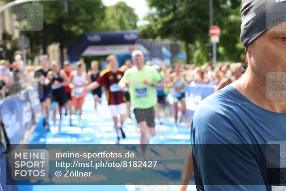 29.06.2025 - hella hamburg halbmarathon Zöllner http://msf.ph/oto/8182427 29.06.2025 10:40:49 Ziel 1631, 1882, 2714, 2750, 4634, 4889, 5014, 5026, 5745, 6429, 7080, 7109, 7622, 8074, 8629, 9294, 9979, 10900, 11959, 14092, 15351, 16201, 16249, 17486 meine-sportfotos.de