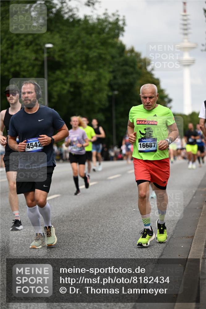 29.06.2025 - hella hamburg halbmarathon Dr. Thomas Lammeyer http://msf.ph/oto/8182434 29.06.2025 10:10:26 Kennedybrücke 1766, 1830, 1936, 2471, 2624, 3062, 4169, 4542, 5431, 6014, 7741, 8051, 8290, 8744, 10214, 10781 meine-sportfotos.de