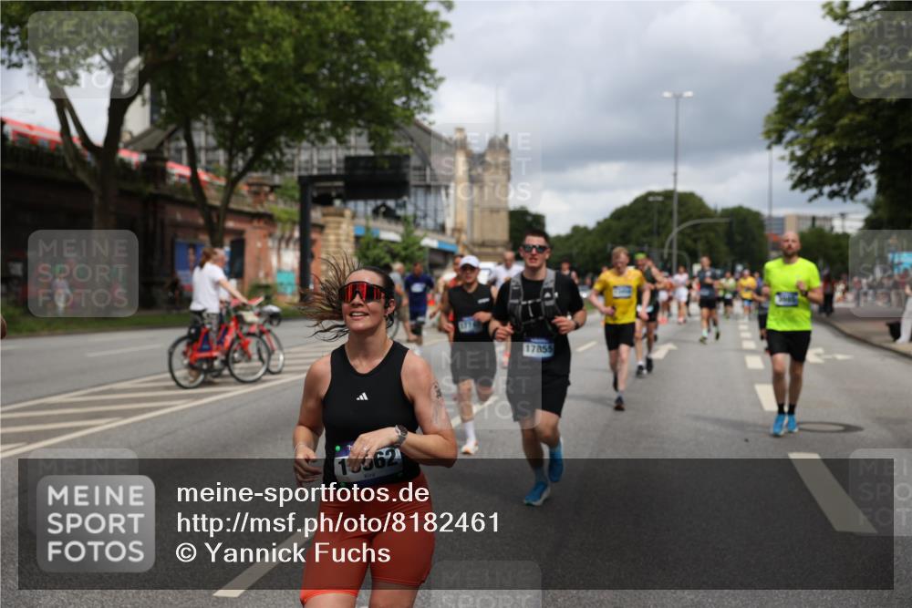 29.06.2025 - hella hamburg halbmarathon Yannick Fuchs http://msf.ph/oto/8182461 29.06.2025 10:43:13 20KM 1094, 1381, 1452, 1892, 2260, 3985, 4183, 4185, 4847, 4890, 5705, 6389, 7067, 8302, 8821, 9213, 9348, 9649, 9661, 9770, 10053, 10184, 10859, 10860, 11451, 11579, 11679, 11779, 12094, 12421, 12533, 12534, 12690, 13009, 13183, 13269, 13450, 13962, 14033, 15384, 15422, 15784, 15857, 15894, 16369, 16592, 16627, 17173, 17395, 17632, 17745, 17855, 17982, 18598, 18873, 18887 meine-sportfotos.de