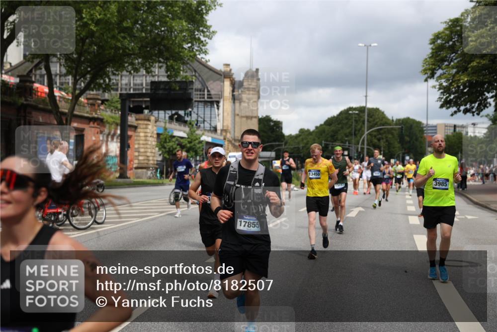 29.06.2025 - hella hamburg halbmarathon Yannick Fuchs http://msf.ph/oto/8182507 29.06.2025 10:43:13 20KM 1094, 1381, 1452, 1892, 2260, 3985, 4183, 4185, 4847, 4890, 5705, 6389, 7067, 8302, 8821, 9213, 9348, 9649, 9661, 9770, 10053, 10184, 10859, 10860, 11451, 11579, 11679, 11779, 12094, 12421, 12533, 12534, 12690, 13009, 13183, 13269, 13450, 13962, 14033, 15384, 15422, 15784, 15857, 15894, 16369, 16592, 16627, 17173, 17395, 17632, 17745, 17855, 17982, 18598, 18873, 18887 meine-sportfotos.de