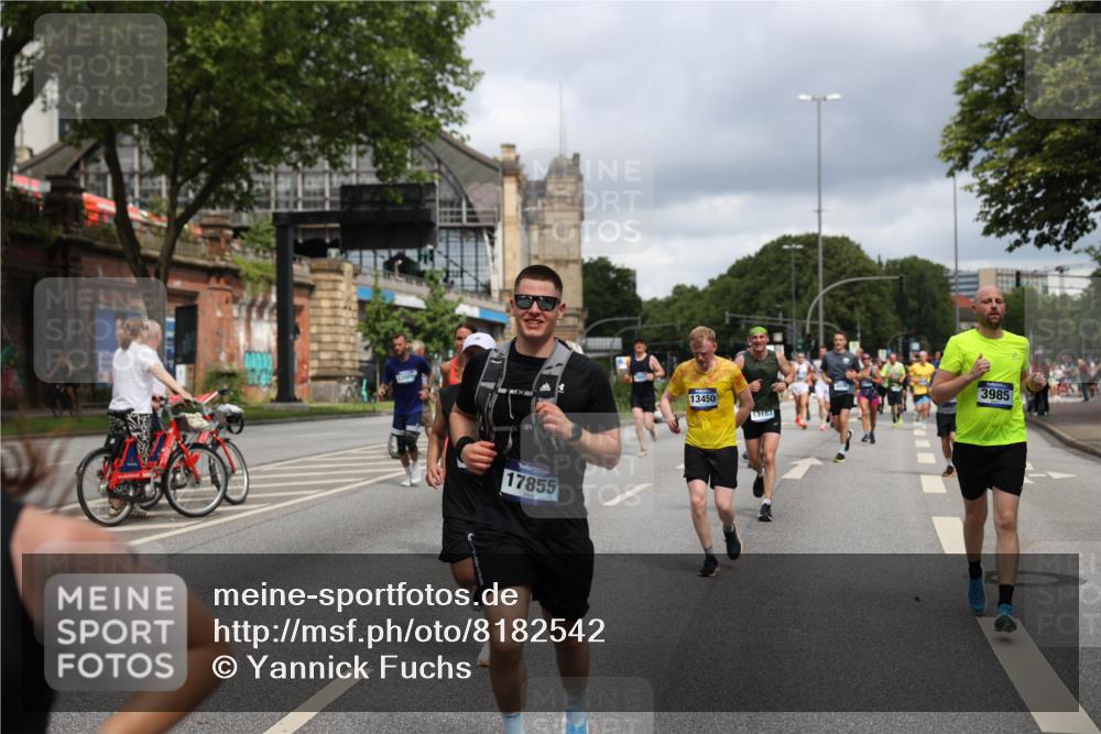 29.06.2025 - hella hamburg halbmarathon Yannick Fuchs http://msf.ph/oto/8182542 29.06.2025 10:43:13 20KM 1094, 1381, 1452, 1892, 2260, 3985, 4183, 4185, 4847, 4890, 5705, 6389, 7067, 8302, 8821, 9213, 9348, 9649, 9661, 9770, 10053, 10184, 10859, 10860, 11451, 11579, 11679, 11779, 12094, 12421, 12533, 12534, 12690, 13009, 13183, 13269, 13450, 13962, 14033, 15384, 15422, 15784, 15857, 15894, 16369, 16592, 16627, 17173, 17395, 17632, 17745, 17855, 17982, 18598, 18873, 18887 meine-sportfotos.de