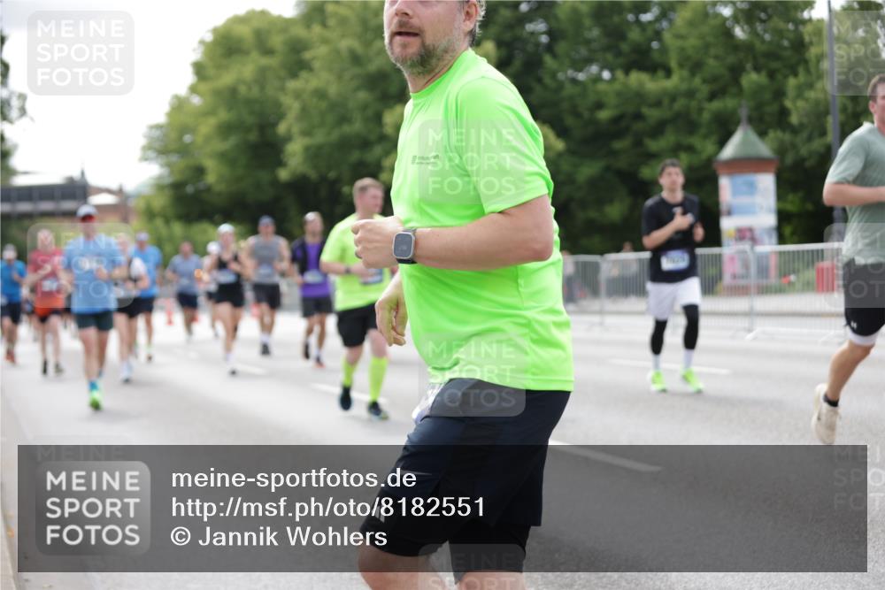 29.06.2025 - hella hamburg halbmarathon Jannik Wohlers http://msf.ph/oto/8182551 29.06.2025 10:23:05 Lombardsbrücke 1048, 1304, 1362, 4391, 4728, 5160, 5406, 6502, 7029, 7820, 10739, 11300, 11798, 11879, 12874, 14265, 14510, 14512, 14821, 15709, 16185, 16251, 17013, 17199, 17719, 18070, 18071, 18089, 18332, 18402, 18818, 18865 meine-sportfotos.de