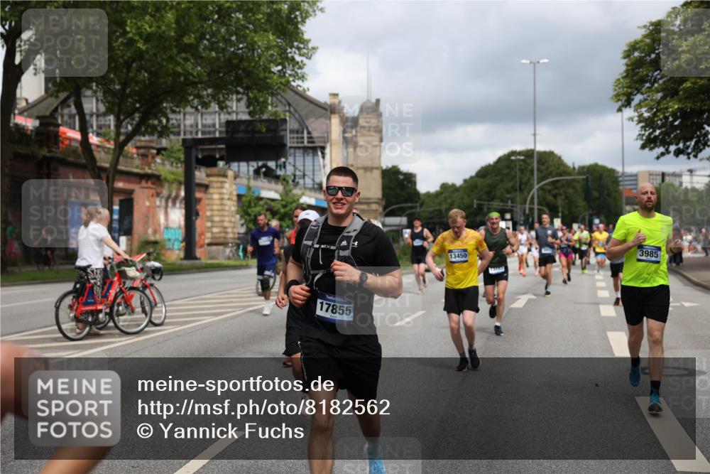 29.06.2025 - hella hamburg halbmarathon Yannick Fuchs http://msf.ph/oto/8182562 29.06.2025 10:43:13 20KM 1094, 1381, 1452, 1892, 2260, 3985, 4183, 4185, 4847, 4890, 5705, 6389, 7067, 8302, 8821, 9213, 9348, 9649, 9661, 9770, 10053, 10184, 10859, 10860, 11451, 11579, 11679, 11779, 12094, 12421, 12533, 12534, 12690, 13009, 13183, 13269, 13450, 13962, 14033, 15384, 15422, 15784, 15857, 15894, 16369, 16592, 16627, 17173, 17395, 17632, 17745, 17855, 17982, 18598, 18873, 18887 meine-sportfotos.de