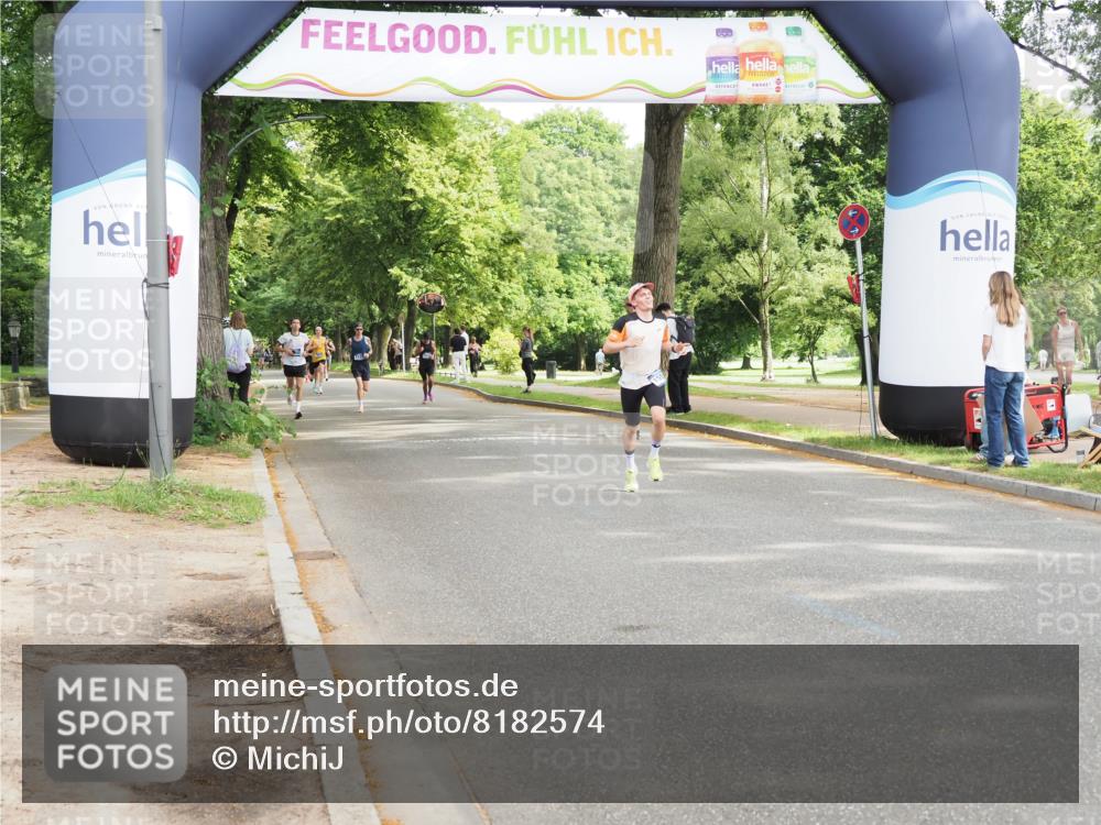 29.06.2025 - hella hamburg halbmarathon MichiJ http://msf.ph/oto/8182574 29.06.2025 10:17:36 Zwischen KM18-KM19 1577, 10655, 13956, 15583 meine-sportfotos.de