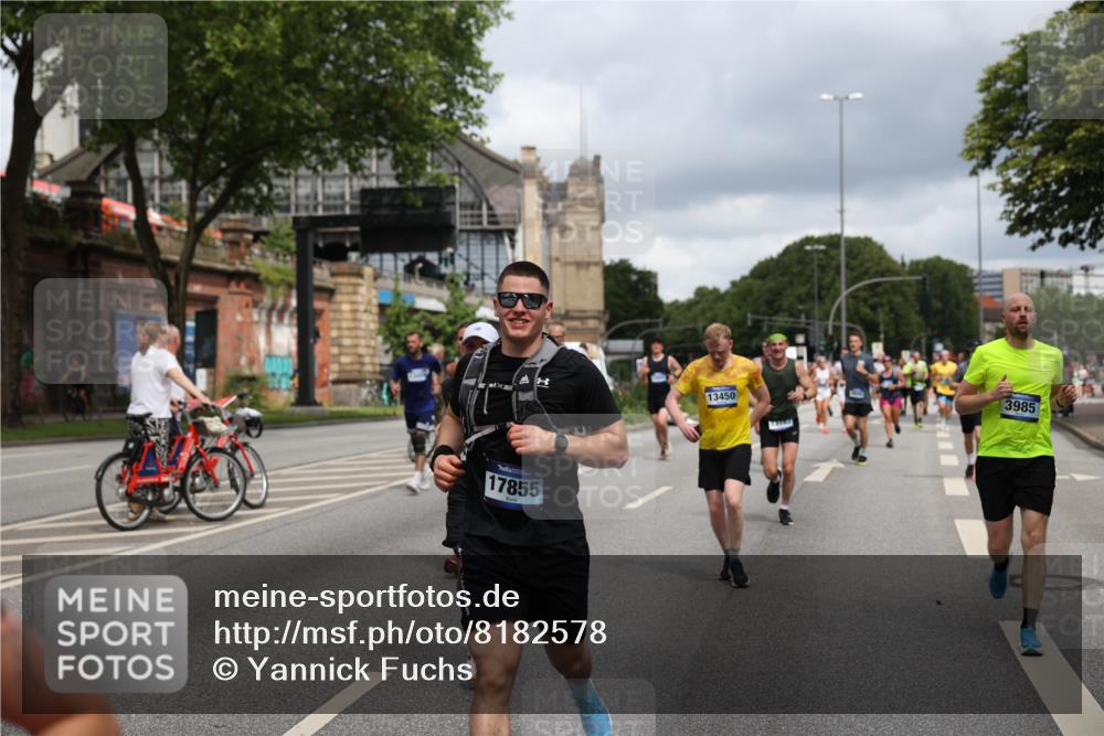 29.06.2025 - hella hamburg halbmarathon Yannick Fuchs http://msf.ph/oto/8182578 29.06.2025 10:43:13 20KM 1094, 1381, 1452, 1892, 2260, 3985, 4183, 4185, 4847, 4890, 5705, 6389, 7067, 8302, 8821, 9213, 9348, 9649, 9661, 9770, 10053, 10184, 10859, 10860, 11451, 11579, 11679, 11779, 12094, 12421, 12533, 12534, 12690, 13009, 13183, 13269, 13450, 13962, 14033, 15384, 15422, 15784, 15857, 15894, 16369, 16592, 16627, 17173, 17395, 17632, 17745, 17855, 17982, 18598, 18873, 18887 meine-sportfotos.de