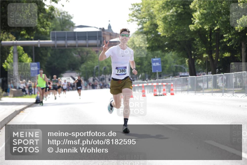 29.06.2025 - hella hamburg halbmarathon Jannik Wohlers http://msf.ph/oto/8182595 29.06.2025 09:42:57 Lombardsbrücke 1271, 5301, 6090, 7380, 9385, 9565, 9767, 10867, 13374, 14757, 15483, 15671, 18037, 18328, 18693, 18695, 18989 meine-sportfotos.de
