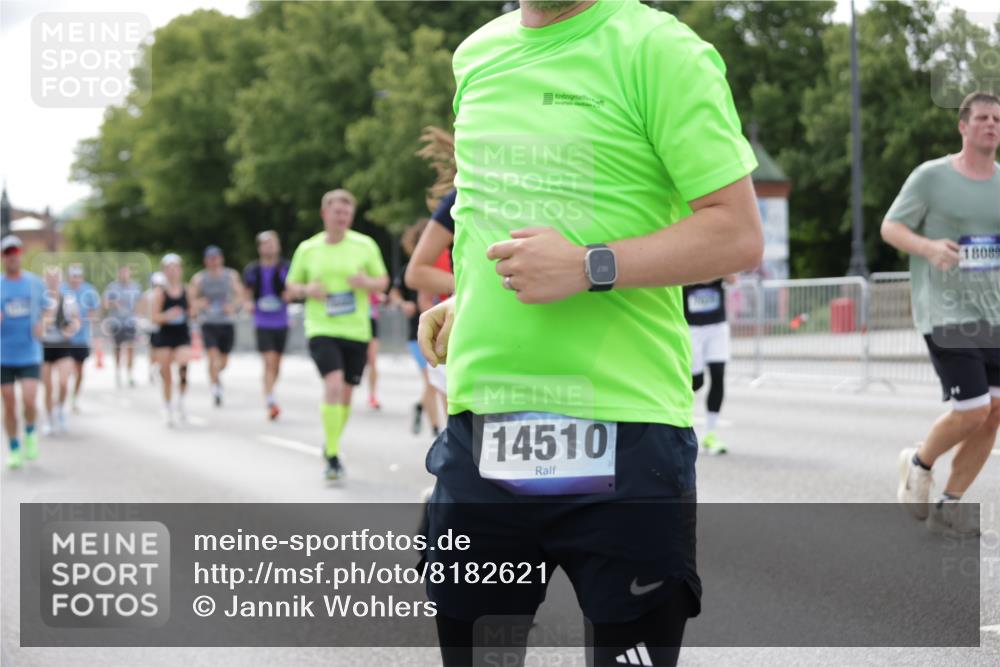 29.06.2025 - hella hamburg halbmarathon Jannik Wohlers http://msf.ph/oto/8182621 29.06.2025 10:23:05 Lombardsbrücke 1048, 1304, 1362, 4391, 4728, 5160, 5406, 6502, 7029, 7820, 10739, 11300, 11798, 11879, 12874, 14265, 14510, 14512, 14821, 15709, 16185, 16251, 17013, 17199, 17719, 18070, 18071, 18089, 18332, 18402, 18818, 18865 meine-sportfotos.de