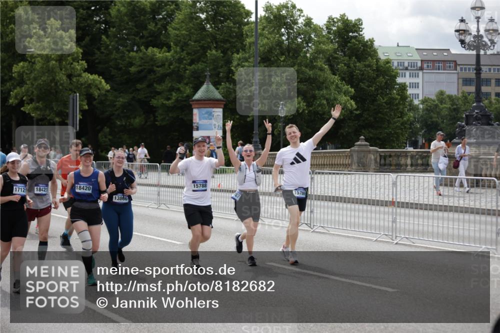 29.06.2025 - hella hamburg halbmarathon Jannik Wohlers http://msf.ph/oto/8182682 29.06.2025 11:10:35 Lombardsbrücke 1585, 1810, 4023, 4024, 4025, 4026, 4655, 4667, 6004, 6018, 6384, 6651, 6743, 7207, 8802, 8964, 9362, 9581, 10883, 10965, 12420, 12583, 13061, 13087, 13546, 13866, 13978, 14056, 14132, 14698, 15371, 15373, 15774, 15786, 15787, 15788, 15886, 16312, 17101, 17121, 18056, 18094, 18127, 18263, 18420, 18421, 18622 meine-sportfotos.de
