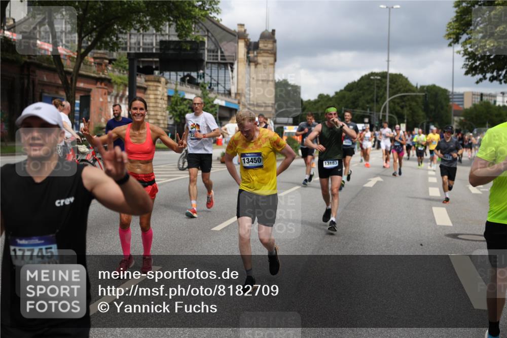 29.06.2025 - hella hamburg halbmarathon Yannick Fuchs http://msf.ph/oto/8182709 29.06.2025 10:43:15 20KM 1094, 1342, 1381, 1452, 1476, 2260, 2596, 3985, 4183, 4185, 4847, 4890, 5705, 6389, 7067, 8302, 8821, 9213, 9348, 9649, 9661, 10053, 10184, 10859, 10860, 11451, 11579, 11679, 11779, 12094, 12421, 12533, 12690, 13009, 13183, 13269, 13450, 13962, 14033, 15384, 15422, 15784, 15857, 15894, 16369, 16592, 16627, 17173, 17395, 17632, 17745, 17855, 17982, 18598, 18873, 18887 meine-sportfotos.de