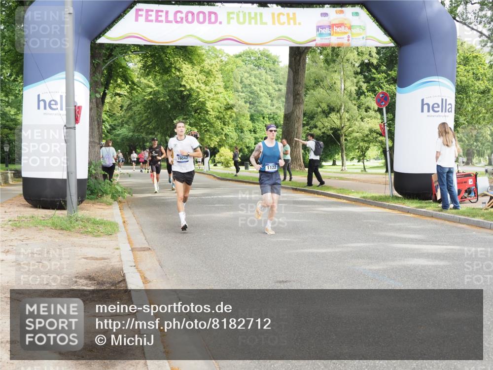 29.06.2025 - hella hamburg halbmarathon MichiJ http://msf.ph/oto/8182712 29.06.2025 10:17:41 Zwischen KM18-KM19 2604, 10655, 15583 meine-sportfotos.de