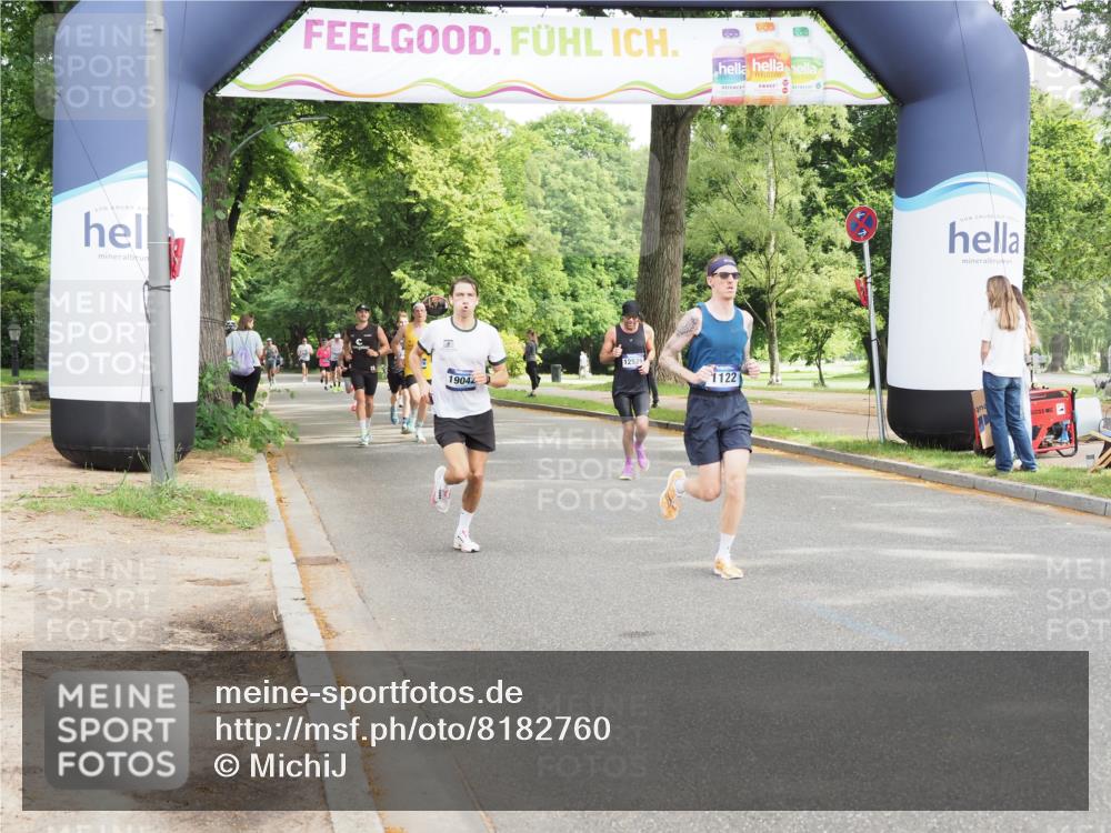 29.06.2025 - hella hamburg halbmarathon MichiJ http://msf.ph/oto/8182760 29.06.2025 10:17:42 Zwischen KM18-KM19 1122, 2604, 10655, 15583 meine-sportfotos.de