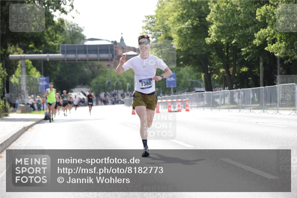 29.06.2025 - hella hamburg halbmarathon Jannik Wohlers http://msf.ph/oto/8182773 29.06.2025 09:42:57 Lombardsbrücke 1271, 5301, 6090, 7380, 9385, 9565, 9767, 10867, 13374, 14757, 15483, 15671, 18037, 18328, 18693, 18695, 18989 meine-sportfotos.de