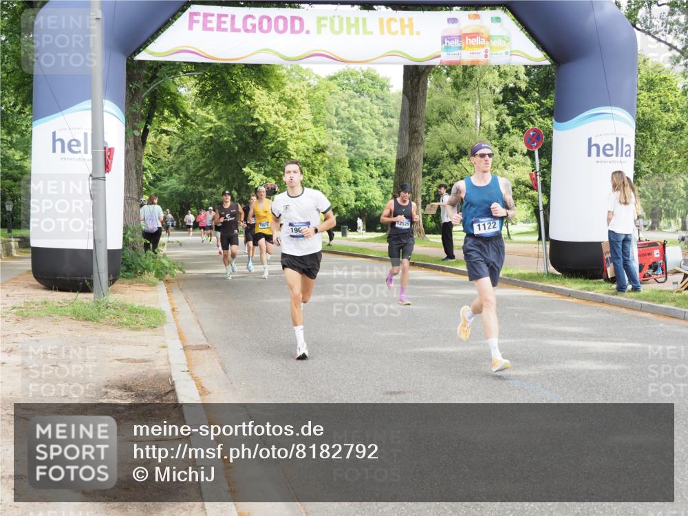 29.06.2025 - hella hamburg halbmarathon MichiJ http://msf.ph/oto/8182792 29.06.2025 10:17:42 Zwischen KM18-KM19 1122, 2604, 10655, 15583 meine-sportfotos.de