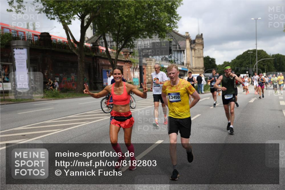 29.06.2025 - hella hamburg halbmarathon Yannick Fuchs http://msf.ph/oto/8182803 29.06.2025 10:43:15 20KM 1094, 1342, 1381, 1452, 1476, 2260, 2596, 3985, 4183, 4185, 4847, 4890, 5705, 6389, 7067, 8302, 8821, 9213, 9348, 9649, 9661, 10053, 10184, 10859, 10860, 11451, 11579, 11679, 11779, 12094, 12421, 12533, 12690, 13009, 13183, 13269, 13450, 13962, 14033, 15384, 15422, 15784, 15857, 15894, 16369, 16592, 16627, 17173, 17395, 17632, 17745, 17855, 17982, 18598, 18873, 18887 meine-sportfotos.de