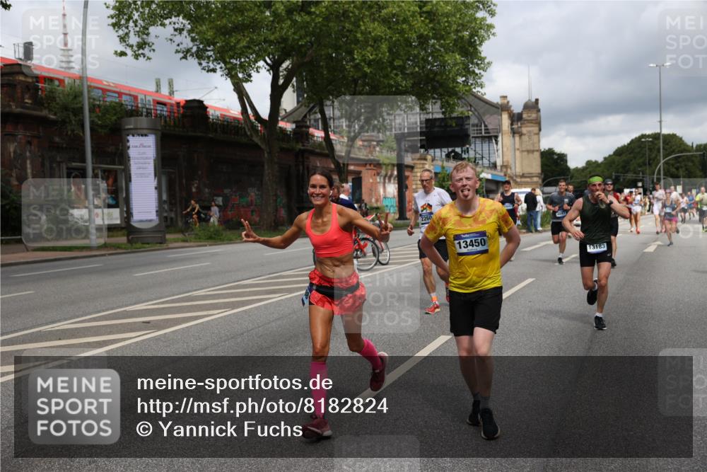 29.06.2025 - hella hamburg halbmarathon Yannick Fuchs http://msf.ph/oto/8182824 29.06.2025 10:43:15 20KM 1094, 1342, 1381, 1452, 1476, 2260, 2596, 3985, 4183, 4185, 4847, 4890, 5705, 6389, 7067, 8302, 8821, 9213, 9348, 9649, 9661, 10053, 10184, 10859, 10860, 11451, 11579, 11679, 11779, 12094, 12421, 12533, 12690, 13009, 13183, 13269, 13450, 13962, 14033, 15384, 15422, 15784, 15857, 15894, 16369, 16592, 16627, 17173, 17395, 17632, 17745, 17855, 17982, 18598, 18873, 18887 meine-sportfotos.de