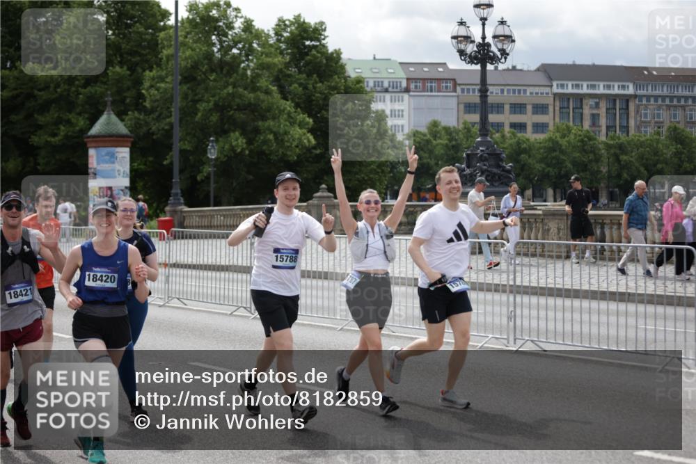 29.06.2025 - hella hamburg halbmarathon Jannik Wohlers http://msf.ph/oto/8182859 29.06.2025 11:10:36 Lombardsbrücke 1585, 1810, 4023, 4024, 4025, 4026, 4655, 4667, 6004, 6018, 6384, 6651, 6743, 7207, 8802, 8964, 9362, 9581, 10883, 10965, 12420, 12583, 13061, 13087, 13546, 13866, 13978, 14056, 14132, 14698, 15371, 15373, 15774, 15786, 15787, 15788, 15886, 16312, 17101, 17121, 17821, 18056, 18094, 18127, 18263, 18420, 18421, 18622 meine-sportfotos.de