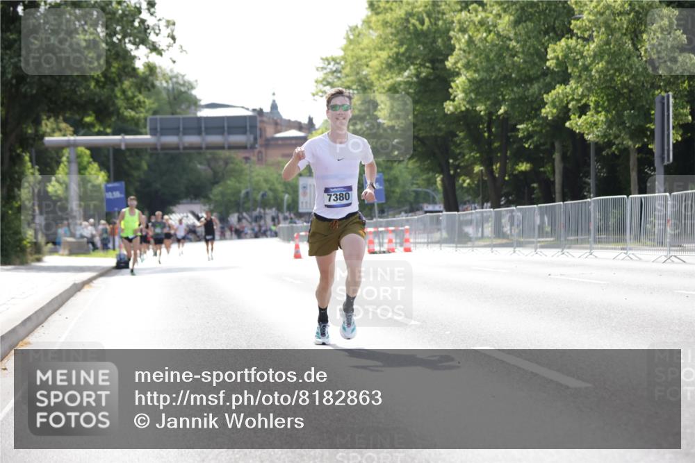 29.06.2025 - hella hamburg halbmarathon Jannik Wohlers http://msf.ph/oto/8182863 29.06.2025 09:42:58 Lombardsbrücke 1271, 6090, 7380, 9565, 9767, 10867, 13374, 14757, 15483, 15671, 18037, 18328, 18693, 18695, 18989 meine-sportfotos.de