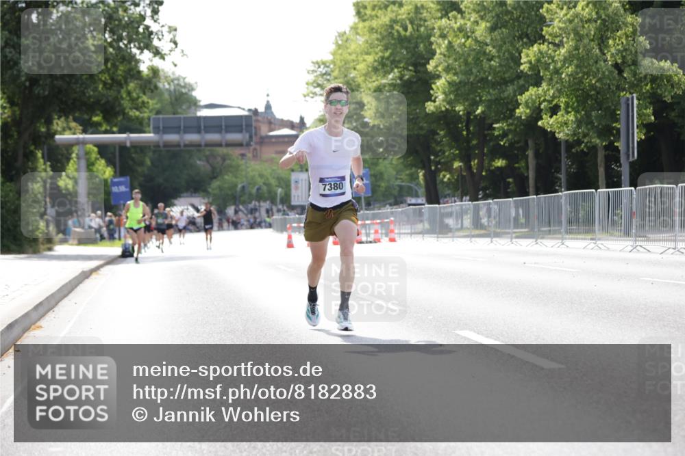 29.06.2025 - hella hamburg halbmarathon Jannik Wohlers http://msf.ph/oto/8182883 29.06.2025 09:42:58 Lombardsbrücke 1271, 6090, 7380, 9565, 9767, 10867, 13374, 14757, 15483, 15671, 18037, 18328, 18693, 18695, 18989 meine-sportfotos.de