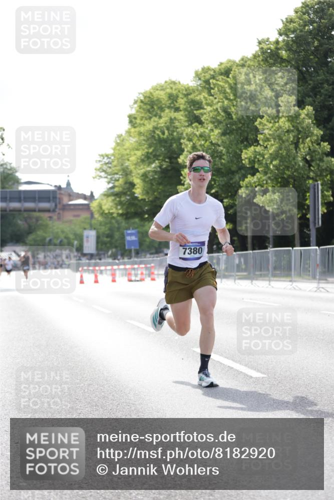 29.06.2025 - hella hamburg halbmarathon Jannik Wohlers http://msf.ph/oto/8182920 29.06.2025 09:42:58 Lombardsbrücke 1271, 6090, 7380, 9565, 9767, 10867, 13374, 14757, 15483, 15671, 18037, 18328, 18693, 18695, 18989 meine-sportfotos.de