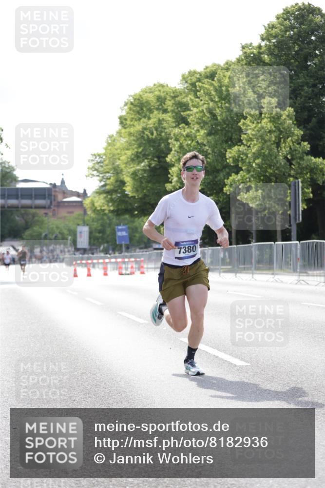 29.06.2025 - hella hamburg halbmarathon Jannik Wohlers http://msf.ph/oto/8182936 29.06.2025 09:42:58 Lombardsbrücke 1271, 6090, 7380, 9565, 9767, 10867, 13374, 14757, 15483, 15671, 18037, 18328, 18693, 18695, 18989 meine-sportfotos.de
