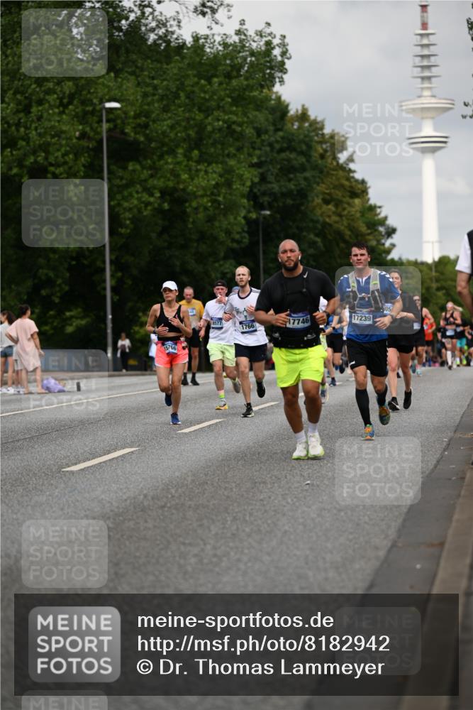 29.06.2025 - hella hamburg halbmarathon Dr. Thomas Lammeyer http://msf.ph/oto/8182942 29.06.2025 10:10:34 Kennedybrücke 1766, 1830, 1936, 1981, 4542, 4550, 4666, 5431, 5951, 8051, 8290, 8744, 8960, 10214, 10736, 10781, 10886 meine-sportfotos.de