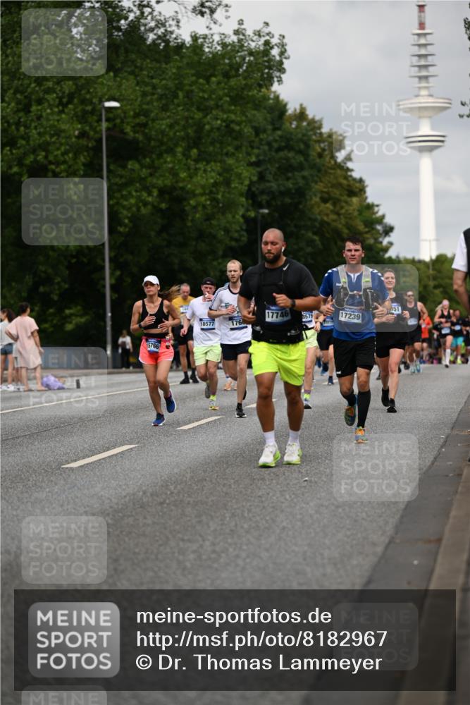 29.06.2025 - hella hamburg halbmarathon Dr. Thomas Lammeyer http://msf.ph/oto/8182967 29.06.2025 10:10:34 Kennedybrücke 1766, 1830, 1936, 1981, 4542, 4550, 4666, 5431, 5951, 8051, 8290, 8744, 8960, 10214, 10736, 10781, 10886 meine-sportfotos.de