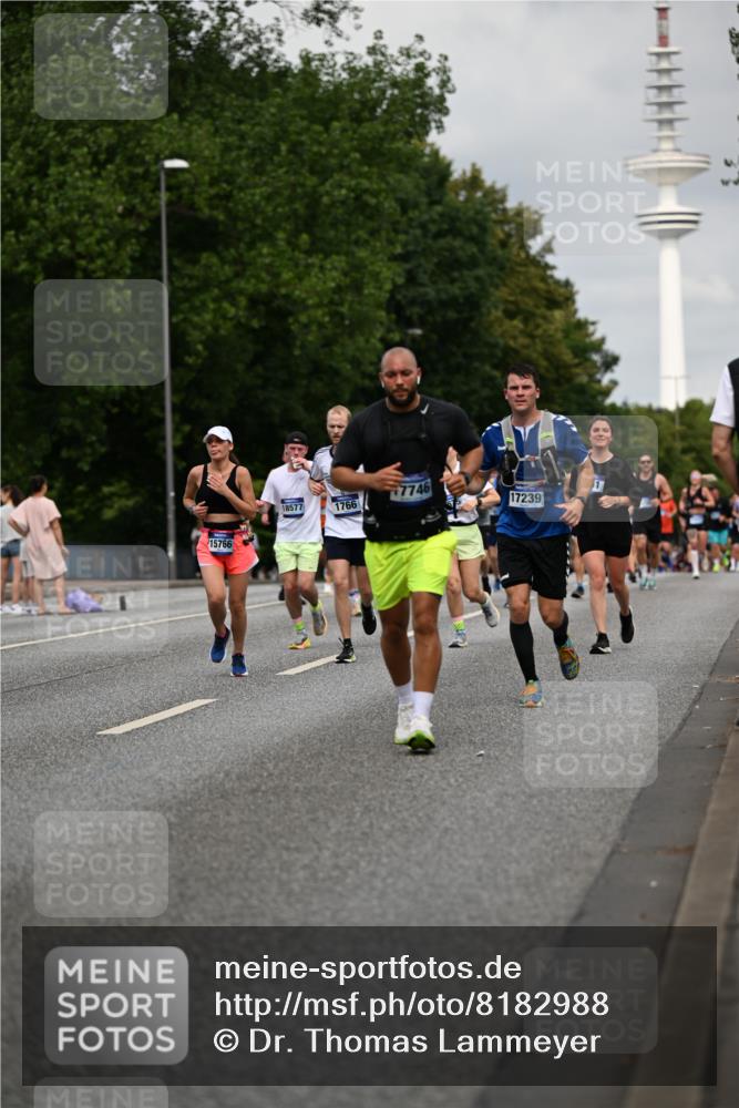 29.06.2025 - hella hamburg halbmarathon Dr. Thomas Lammeyer http://msf.ph/oto/8182988 29.06.2025 10:10:34 Kennedybrücke 1766, 1830, 1936, 1981, 4542, 4550, 4666, 5431, 5951, 8051, 8290, 8744, 8960, 10214, 10736, 10781, 10886 meine-sportfotos.de