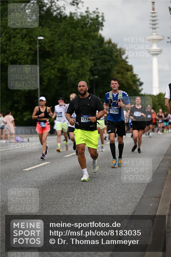 29.06.2025 - hella hamburg halbmarathon Dr. Thomas Lammeyer http://msf.ph/oto/8183035 29.06.2025 10:10:35 Kennedybrücke 1766, 1830, 1936, 1981, 4542, 4550, 4666, 5431, 5951, 8051, 8290, 8744, 8960, 10214, 10736, 10886 meine-sportfotos.de