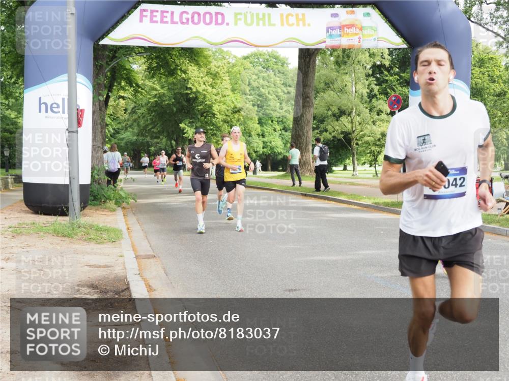 29.06.2025 - hella hamburg halbmarathon MichiJ http://msf.ph/oto/8183037 29.06.2025 10:17:44 Zwischen KM18-KM19 1122, 2604, 12529, 15576, 15583, 17354, 19042 meine-sportfotos.de