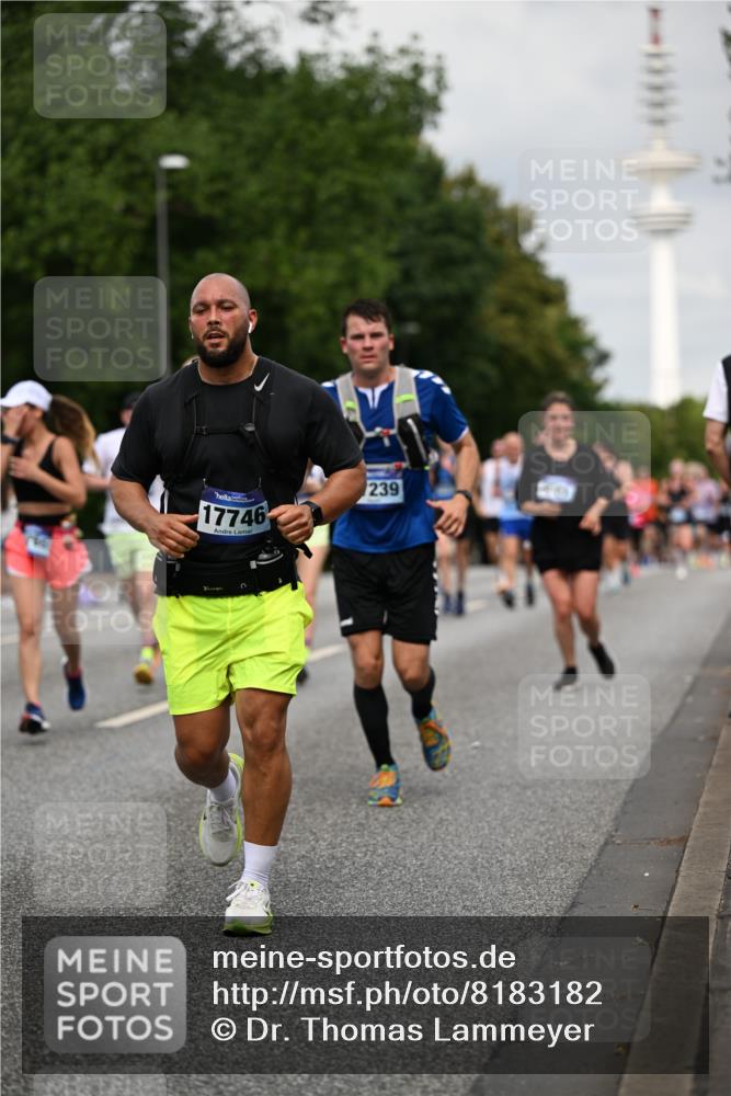 29.06.2025 - hella hamburg halbmarathon Dr. Thomas Lammeyer http://msf.ph/oto/8183182 29.06.2025 10:10:37 Kennedybrücke 1766, 1830, 1936, 1981, 4542, 4550, 4666, 5431, 5951, 8051, 8290, 8744, 8960, 10214, 10736, 10886 meine-sportfotos.de