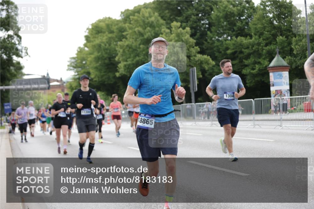 29.06.2025 - hella hamburg halbmarathon Jannik Wohlers http://msf.ph/oto/8183183 29.06.2025 10:23:13 Lombardsbrücke 1048, 1304, 2125, 4391, 4646, 5160, 5406, 6747, 7029, 8031, 8181, 8676, 9715, 10649, 11300, 11793, 12874, 14510, 14512, 14521, 15709, 15739, 15853, 16185, 16251, 16331, 17199, 17385, 18070, 18071, 18089, 18332, 18402, 18818, 18865 meine-sportfotos.de