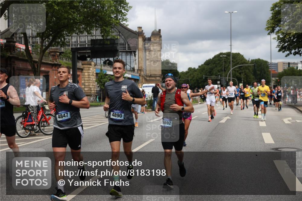 29.06.2025 - hella hamburg halbmarathon Yannick Fuchs http://msf.ph/oto/8183198 29.06.2025 10:43:19 20KM 1094, 1342, 1381, 1452, 1476, 2260, 2592, 2596, 2706, 3060, 3985, 4183, 4185, 4847, 4890, 5705, 6158, 6389, 7067, 7297, 8112, 8302, 8821, 9038, 9213, 9649, 9661, 9695, 10053, 10184, 10859, 10860, 11340, 11519, 11579, 11679, 11779, 11977, 12094, 12421, 12533, 13009, 13183, 13233, 13269, 13450, 13688, 15384, 15422, 15857, 15894, 16369, 16592, 16627, 17173, 17632, 17745, 18598, 18842, 18873, 18887 meine-sportfotos.de