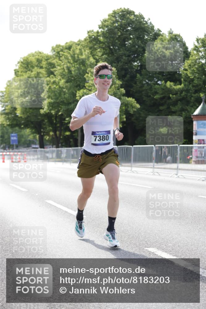 29.06.2025 - hella hamburg halbmarathon Jannik Wohlers http://msf.ph/oto/8183203 29.06.2025 09:42:59 Lombardsbrücke 1271, 6090, 7380, 9565, 9767, 10867, 13374, 14757, 15483, 15671, 18328, 18693, 18695, 18989 meine-sportfotos.de