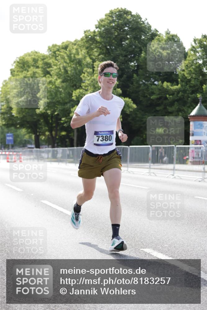 29.06.2025 - hella hamburg halbmarathon Jannik Wohlers http://msf.ph/oto/8183257 29.06.2025 09:42:59 Lombardsbrücke 1271, 6090, 7380, 9565, 9767, 10867, 13374, 14757, 15483, 15671, 18328, 18693, 18695, 18989 meine-sportfotos.de
