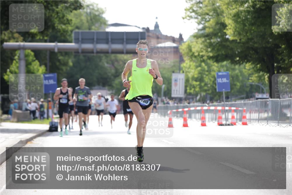 29.06.2025 - hella hamburg halbmarathon Jannik Wohlers http://msf.ph/oto/8183307 29.06.2025 09:43:03 Lombardsbrücke 1271, 2180, 6090, 7380, 9565, 9767, 10867, 13374, 14757, 15483, 15671, 18328, 18693, 18695, 18989 meine-sportfotos.de