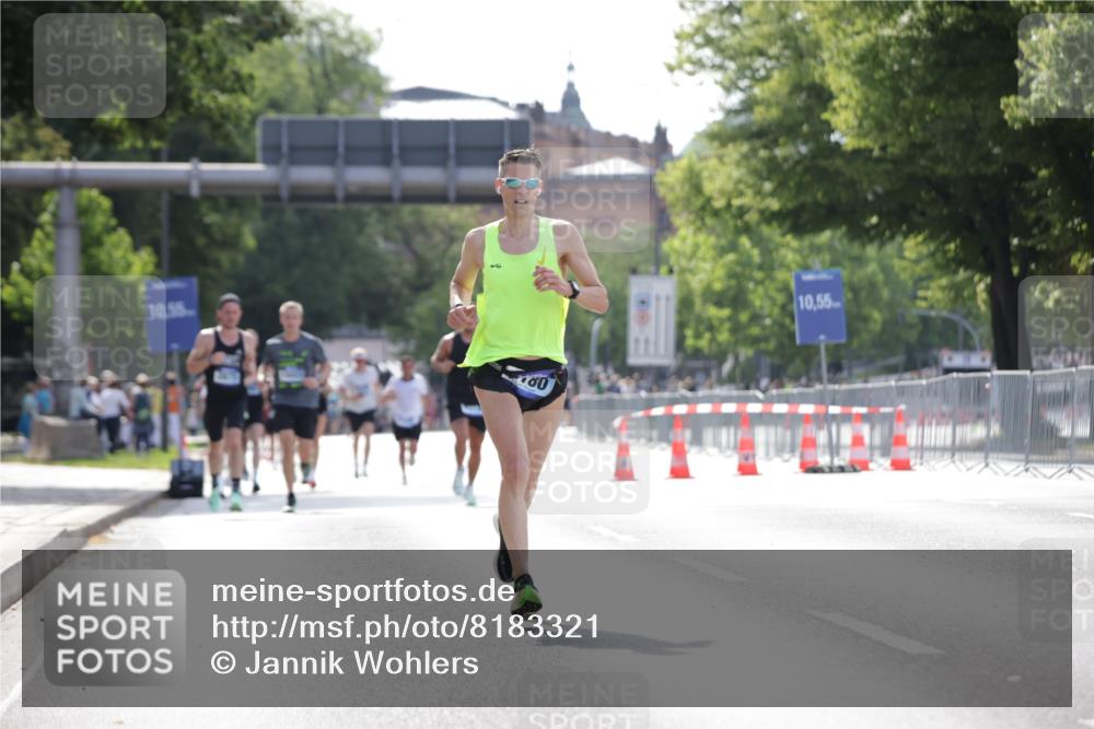 29.06.2025 - hella hamburg halbmarathon Jannik Wohlers http://msf.ph/oto/8183321 29.06.2025 09:43:04 Lombardsbrücke 1271, 2180, 6090, 7380, 9565, 9767, 10867, 13374, 14757, 15483, 15671, 18328, 18693, 18695, 18989 meine-sportfotos.de
