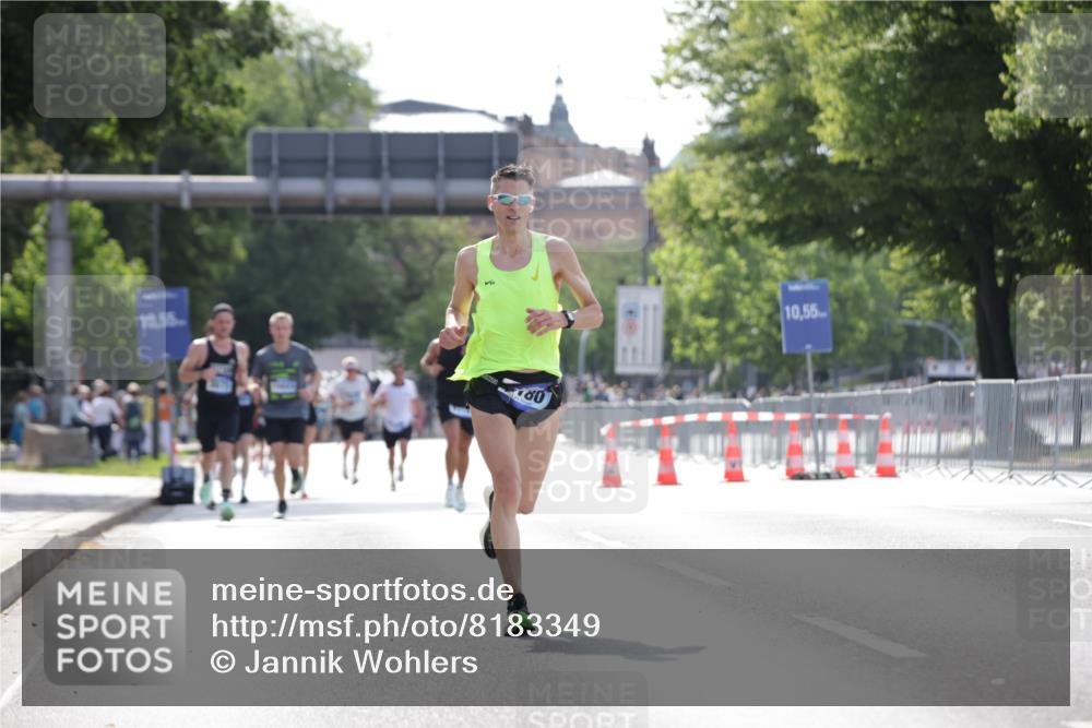 29.06.2025 - hella hamburg halbmarathon Jannik Wohlers http://msf.ph/oto/8183349 29.06.2025 09:43:04 Lombardsbrücke 1271, 2180, 6090, 7380, 9565, 9767, 10867, 13374, 14757, 15483, 15671, 18328, 18693, 18695, 18989 meine-sportfotos.de