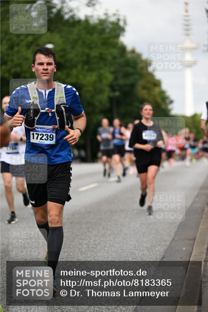 29.06.2025 - hella hamburg halbmarathon Dr. Thomas Lammeyer http://msf.ph/oto/8183365 29.06.2025 10:10:38 Kennedybrücke 1766, 1936, 1981, 4542, 4550, 4666, 5431, 5951, 8051, 8744, 8960, 10214, 10736, 10886 meine-sportfotos.de