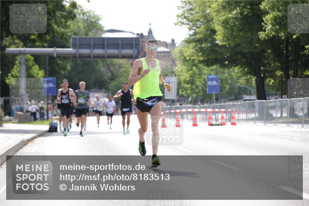 29.06.2025 - hella hamburg halbmarathon Jannik Wohlers http://msf.ph/oto/8183513 29.06.2025 09:43:04 Lombardsbrücke 1271, 2180, 6090, 7380, 9565, 9767, 10867, 13374, 14757, 15483, 15671, 18328, 18693, 18695, 18989 meine-sportfotos.de