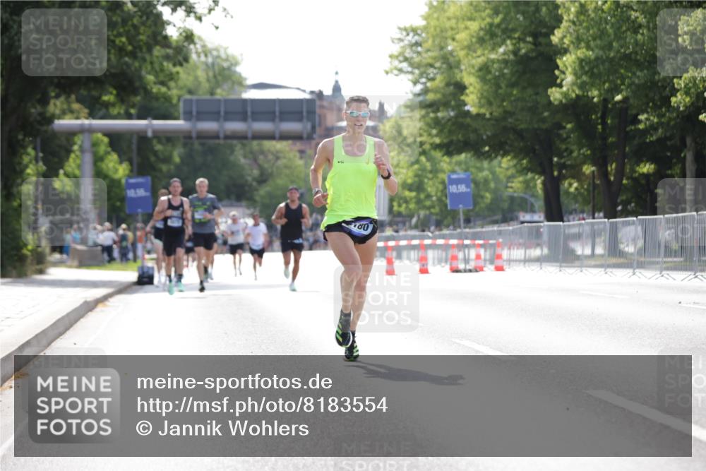 29.06.2025 - hella hamburg halbmarathon Jannik Wohlers http://msf.ph/oto/8183554 29.06.2025 09:43:04 Lombardsbrücke 1271, 2180, 6090, 7380, 9565, 9767, 10867, 13374, 14757, 15483, 15671, 18328, 18693, 18695, 18989 meine-sportfotos.de