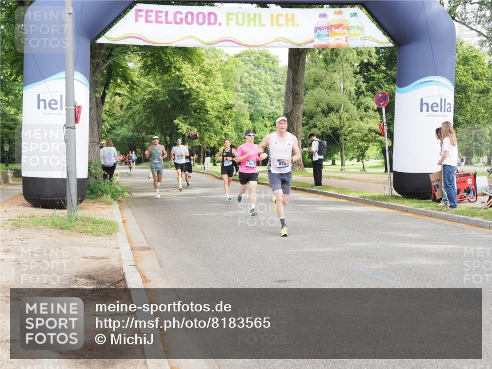 29.06.2025 - hella hamburg halbmarathon MichiJ http://msf.ph/oto/8183565 29.06.2025 10:17:51 Zwischen KM18-KM19 4678, 7651, 8731, 12529, 15576, 17354, 18567, 19042 meine-sportfotos.de