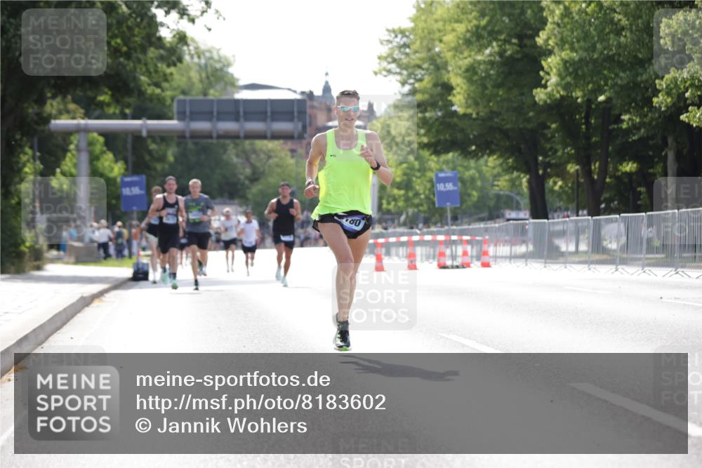 29.06.2025 - hella hamburg halbmarathon Jannik Wohlers http://msf.ph/oto/8183602 29.06.2025 09:43:04 Lombardsbrücke 1271, 2180, 6090, 7380, 9565, 9767, 10867, 13374, 14757, 15483, 15671, 18328, 18693, 18695, 18989 meine-sportfotos.de