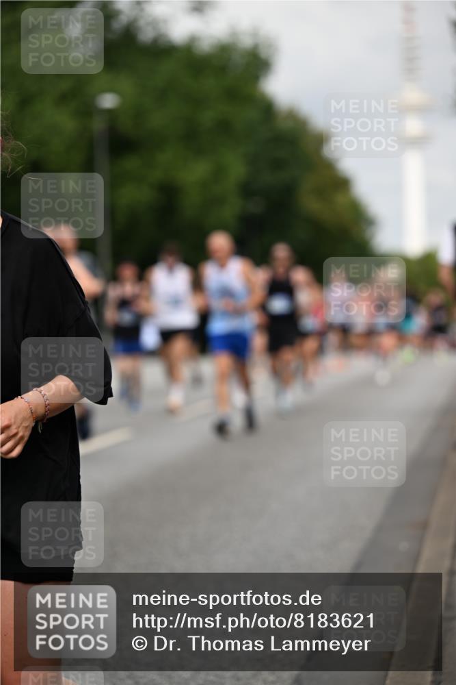 29.06.2025 - hella hamburg halbmarathon Dr. Thomas Lammeyer http://msf.ph/oto/8183621 29.06.2025 10:10:43 Kennedybrücke 1245, 1766, 1936, 1981, 4550, 4666, 5431, 5951, 6572, 8051, 8960, 10297, 10736, 10886 meine-sportfotos.de