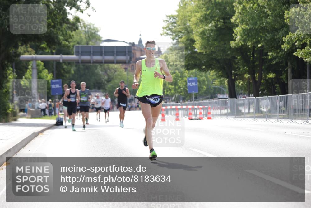 29.06.2025 - hella hamburg halbmarathon Jannik Wohlers http://msf.ph/oto/8183634 29.06.2025 09:43:04 Lombardsbrücke 1271, 2180, 6090, 7380, 9565, 9767, 10867, 13374, 14757, 15483, 15671, 18328, 18693, 18695, 18989 meine-sportfotos.de