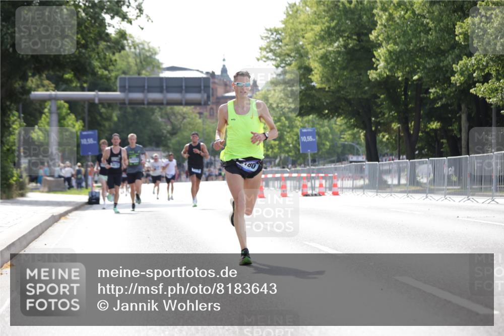 29.06.2025 - hella hamburg halbmarathon Jannik Wohlers http://msf.ph/oto/8183643 29.06.2025 09:43:04 Lombardsbrücke 1271, 2180, 6090, 7380, 9565, 9767, 10867, 13374, 14757, 15483, 15671, 18328, 18693, 18695, 18989 meine-sportfotos.de