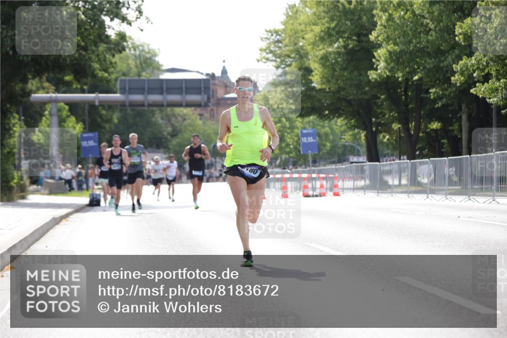 29.06.2025 - hella hamburg halbmarathon Jannik Wohlers http://msf.ph/oto/8183672 29.06.2025 09:43:04 Lombardsbrücke 1271, 2180, 6090, 7380, 9565, 9767, 10867, 13374, 14757, 15483, 15671, 18328, 18693, 18695, 18989 meine-sportfotos.de