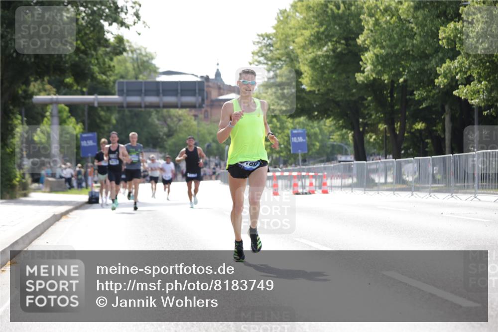 29.06.2025 - hella hamburg halbmarathon Jannik Wohlers http://msf.ph/oto/8183749 29.06.2025 09:43:05 Lombardsbrücke 1271, 2180, 6090, 7380, 9565, 9767, 10867, 13374, 14757, 15483, 15671, 18328, 18693, 18695, 18989 meine-sportfotos.de